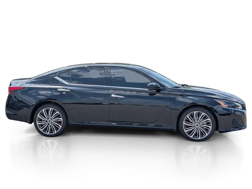 Used 2025 Black Nissan 2.5 SL image 4