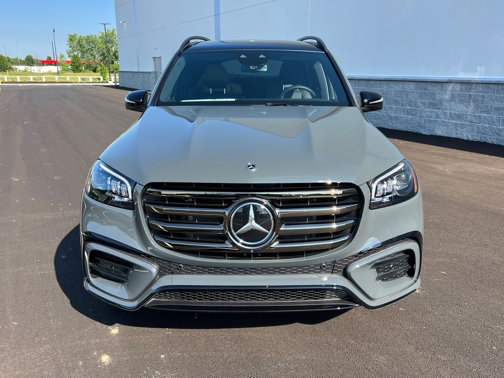 New 2026 MANUFAKTUR Silicon Grey Mercedes-Benz GLS450 image 3