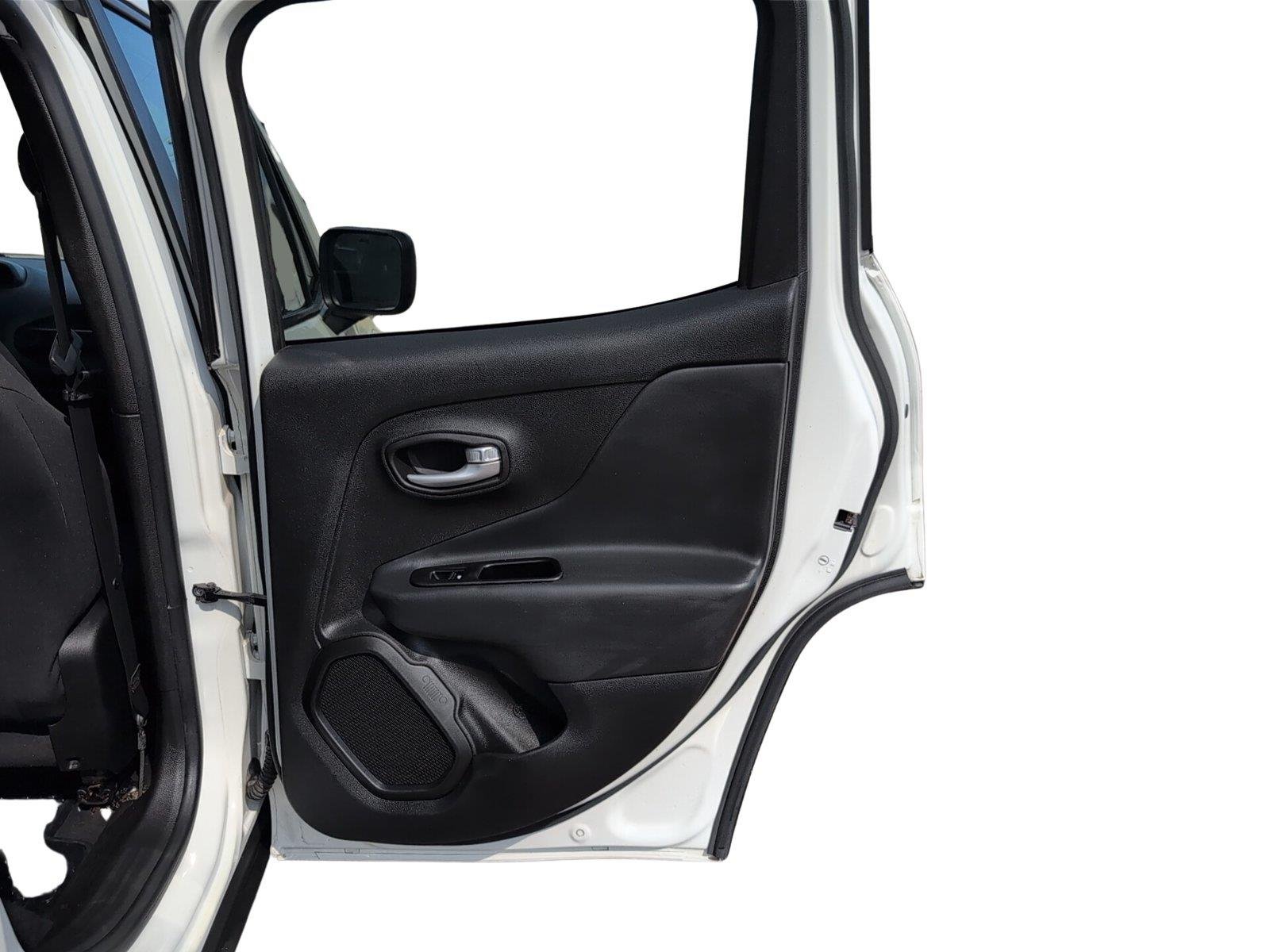 Used 2023 Alpine White Clearcoat Jeep Latitude image 18