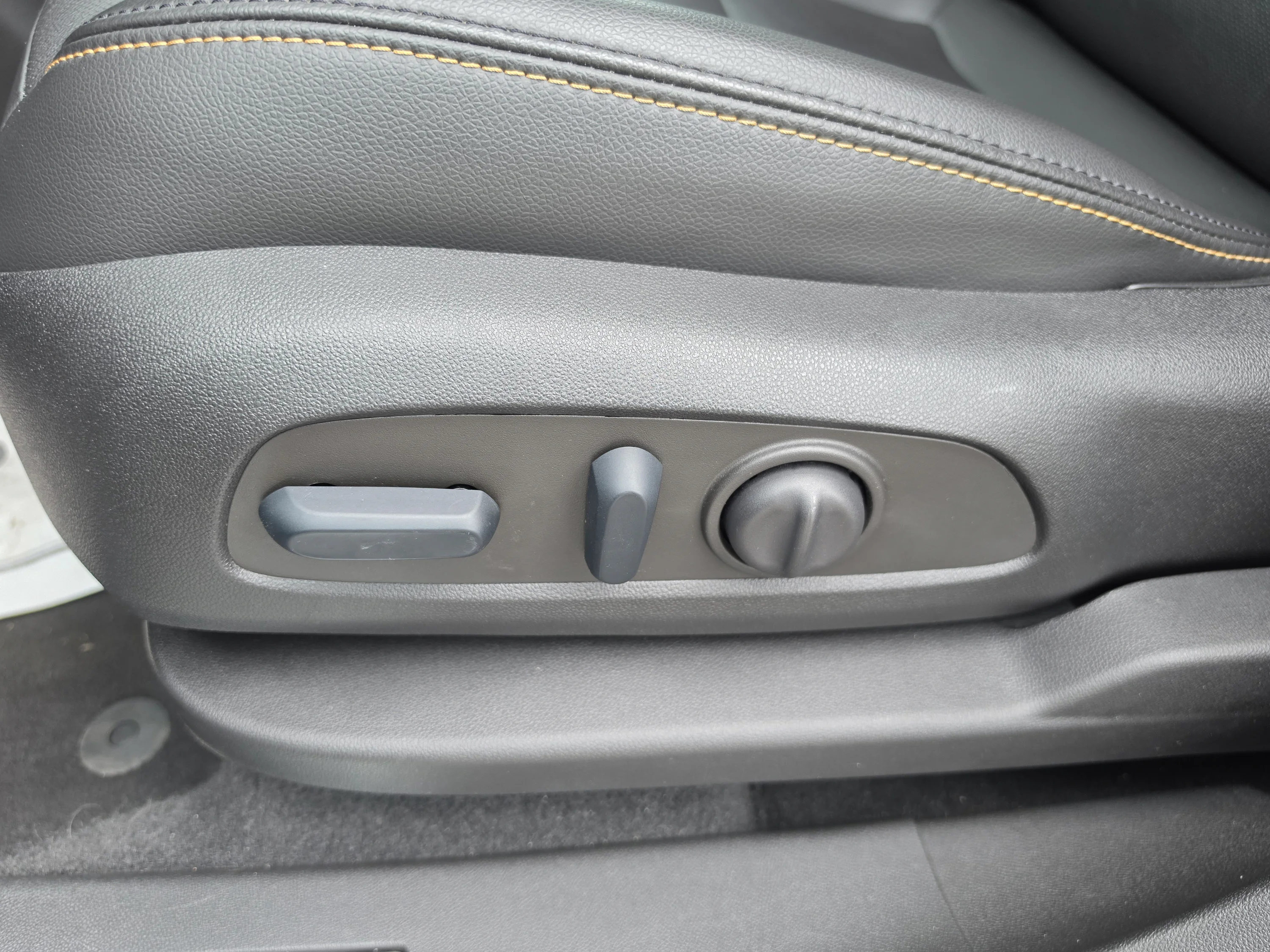 Used 2022 Iron Gray Metallic Chevrolet Premier image 26
