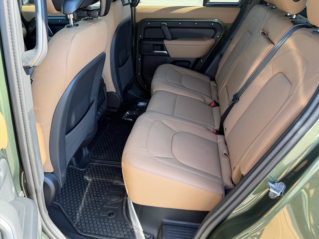 New 2026 Woolstone Green Metallic Land Rover X-Dynamic SE image 12
