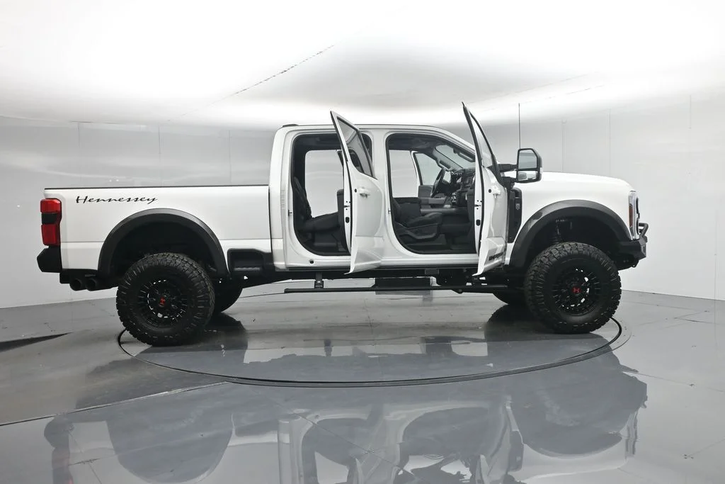 New 2026 Star White Metallic Tri-Coat Ford Lariat image 4