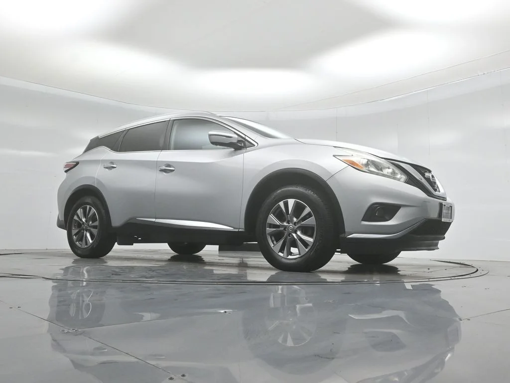 Used 2016 Silver Nissan SL image 3
