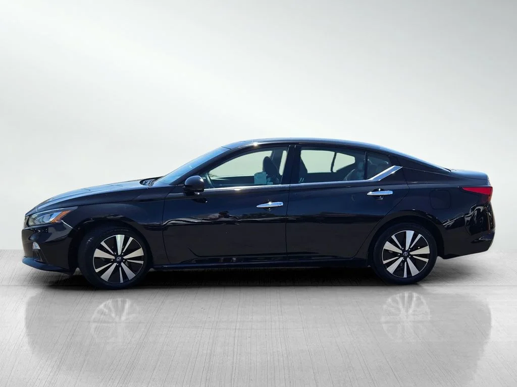 Used 2019 Black Nissan 2.5 SL image 7