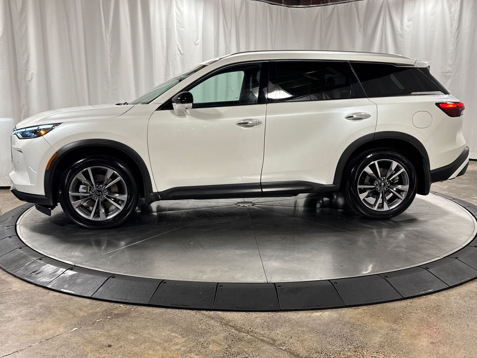 2025 INFINITI QX60 LUXE - Photo 15