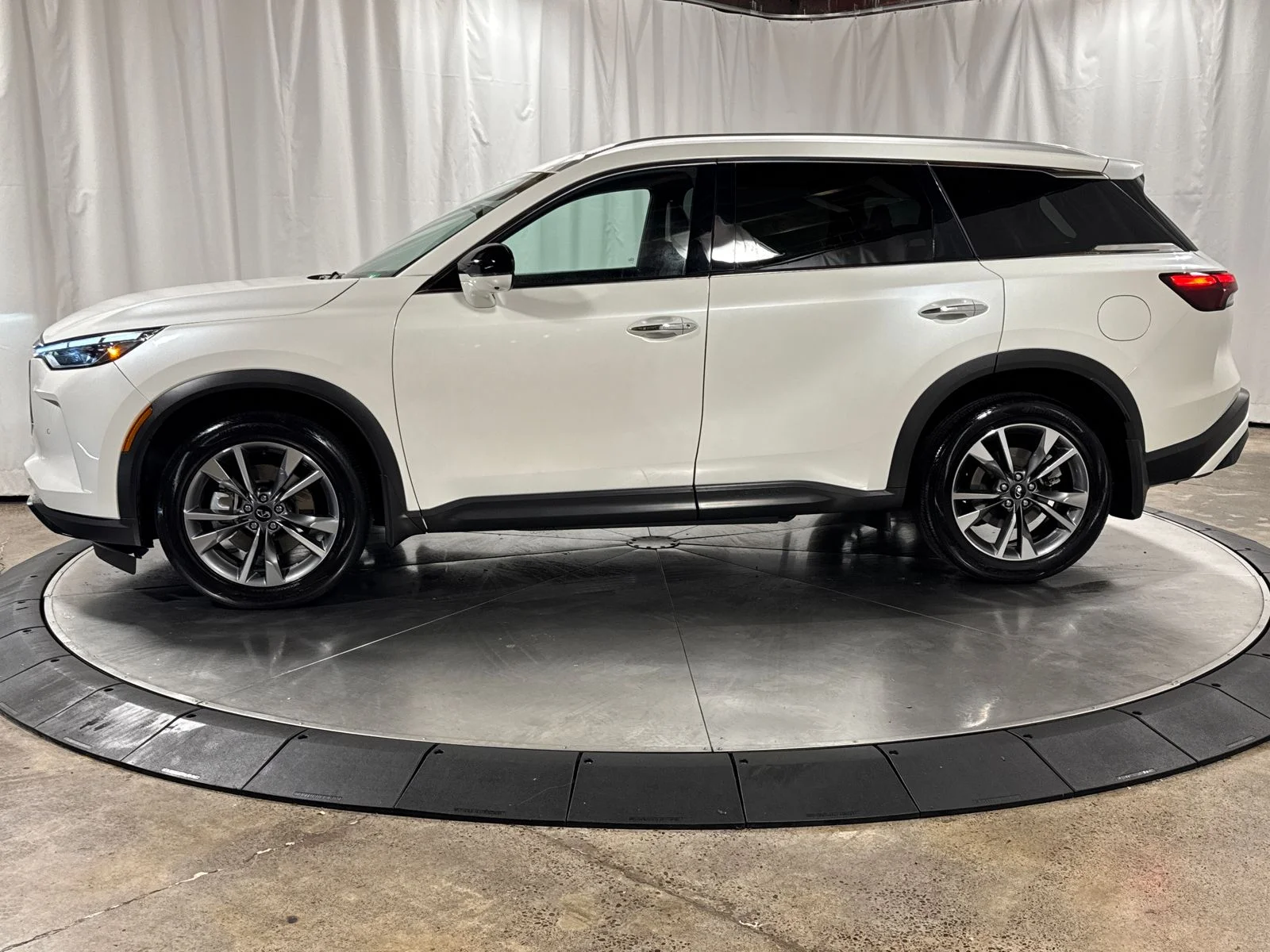 2025 INFINITI QX60 LUXE - Photo 8