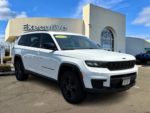 Used 2023 White Jeep Altitude image 1