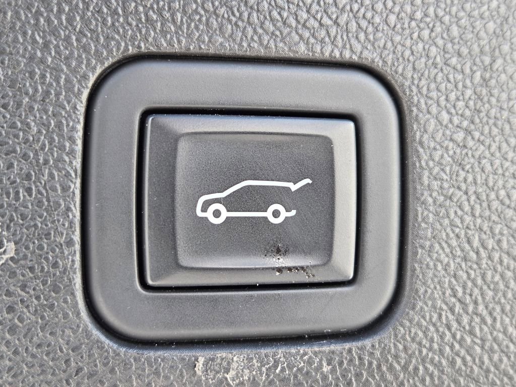 Used 2023 Onyx Black GMC SLT image 34