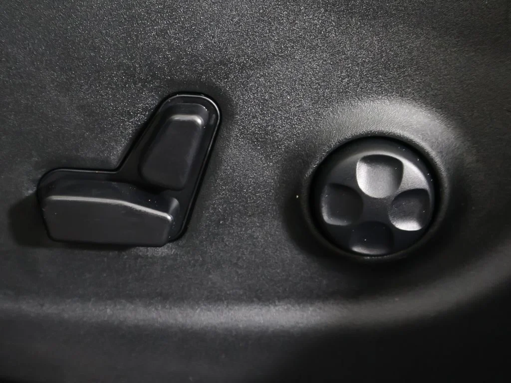 Used 2019 Gray Jeep Latitude Plus image 30