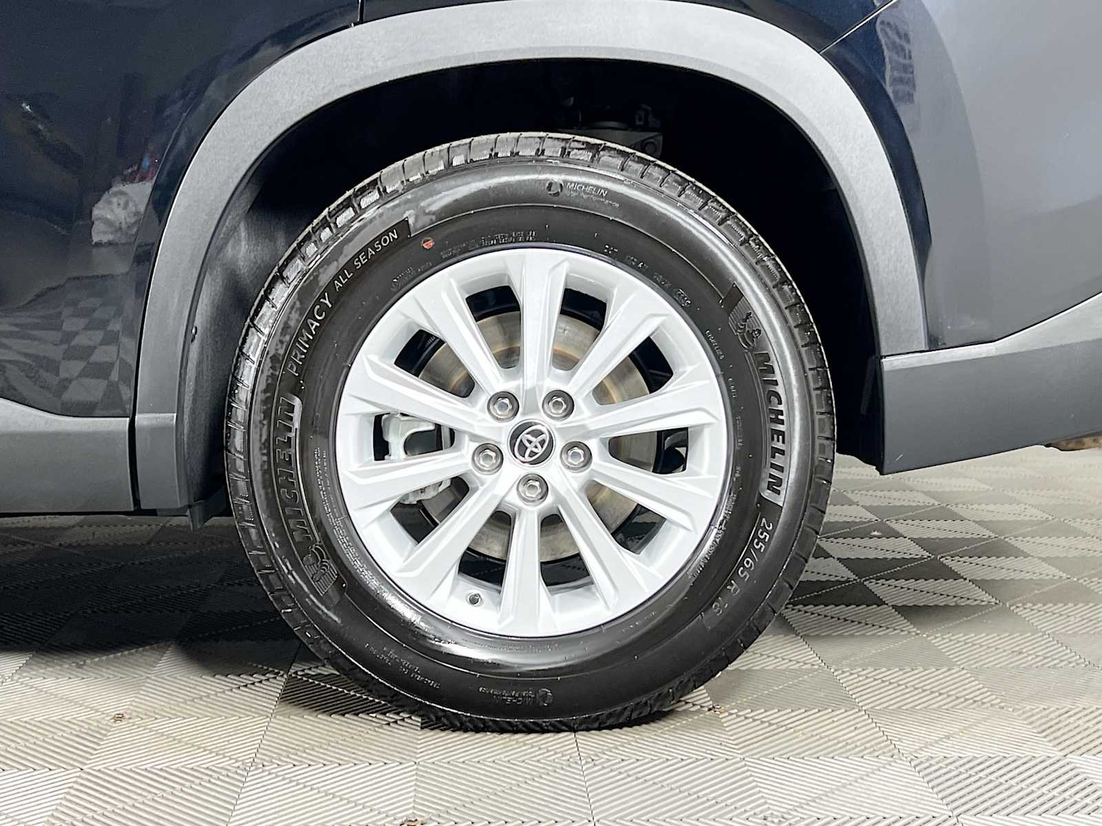 Used 2025 Midnight Black Metallic Toyota XLE image 32