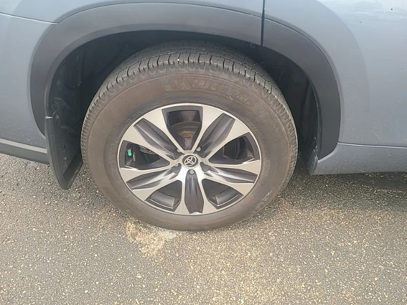 Used 2021  Toyota XLE image 8