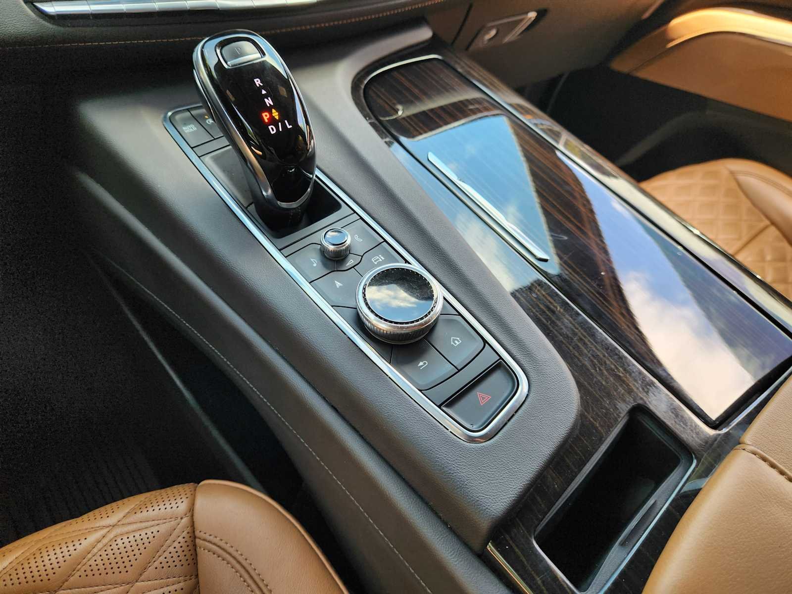Used 2021 Crystal White Tricoat Cadillac Premium Luxury image 17