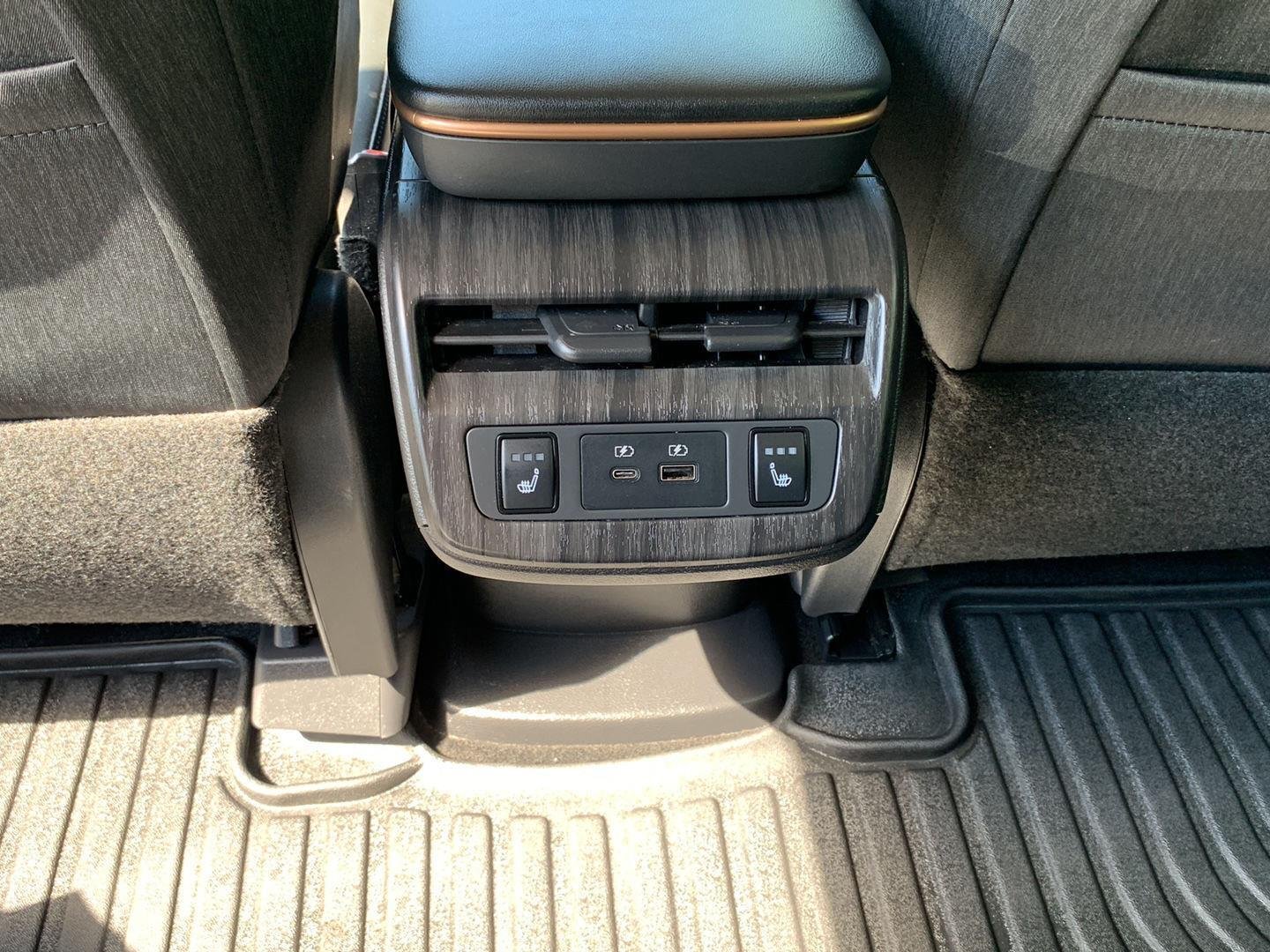 Used 2024 Everest White Pearl Tricoat/Black Diamond Pearl Nissan ENGAGE image 23