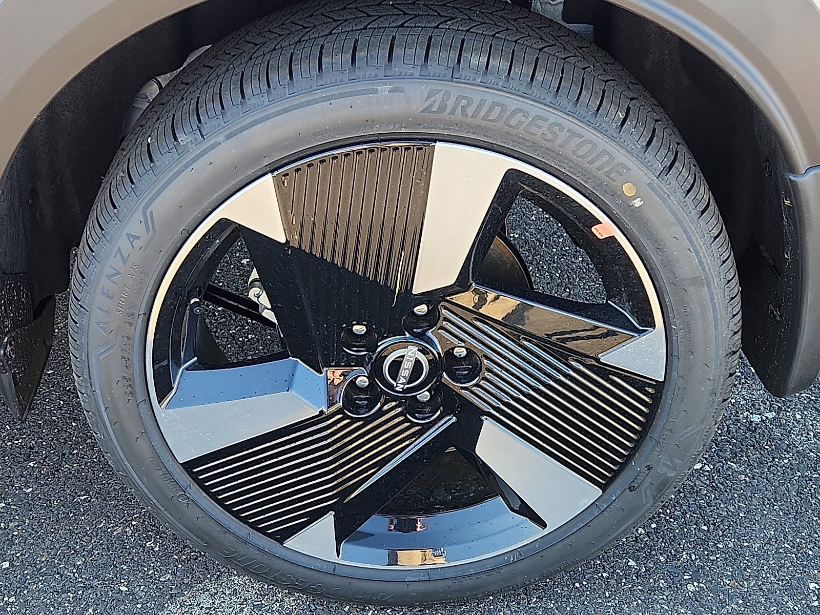 New 2026 Aspen White TriCoat Nissan SR image 5