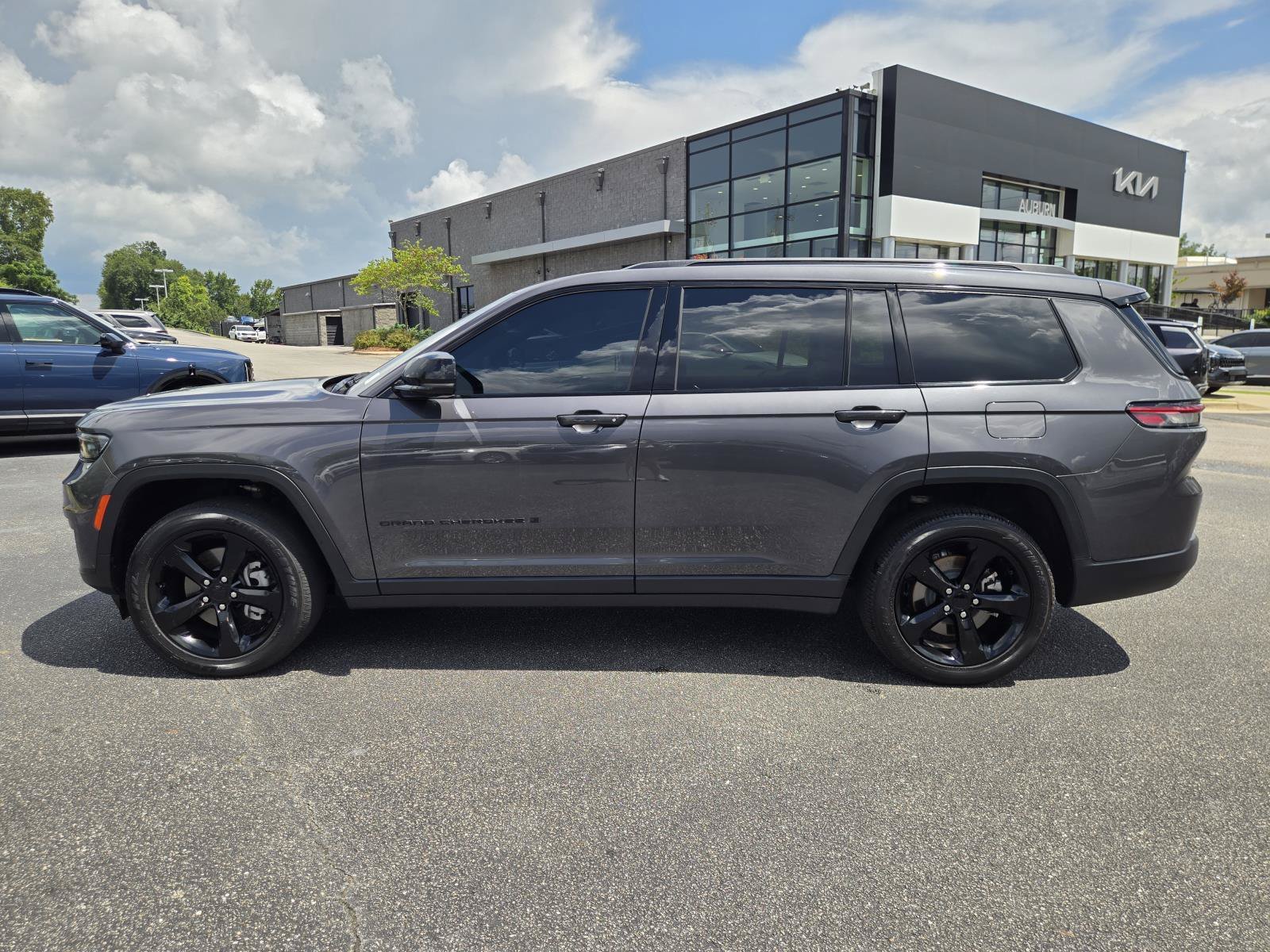 Used 2025 Gray Jeep Laredo image 10