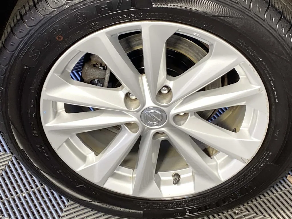 Used 2018 Caspian Blue Nissan S image 29