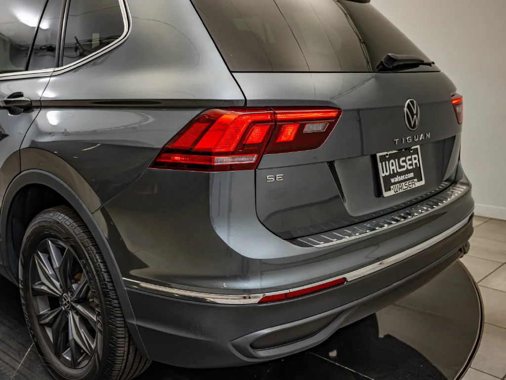 Used 2023 Platinum Gray Metallic Volkswagen 2.0T SE image 19