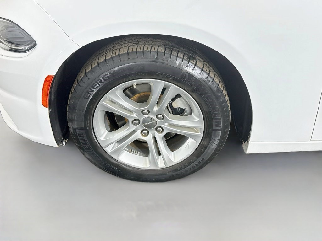 Used 2022 White Knuckle Clearcoat Dodge SXT image 32