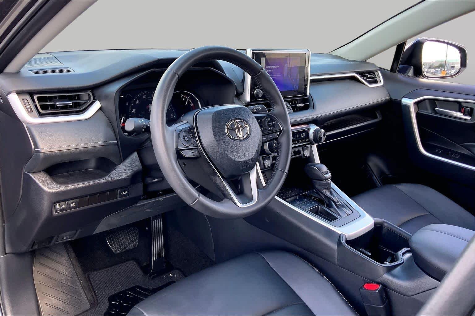 Used 2025 Magnetic Gray Metallic Toyota XLE Premium image 17