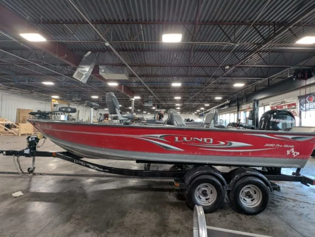Used 2011 RED Lund  image 2