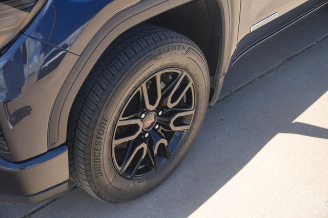 Used 2022 Silver GMC Elevation image 9