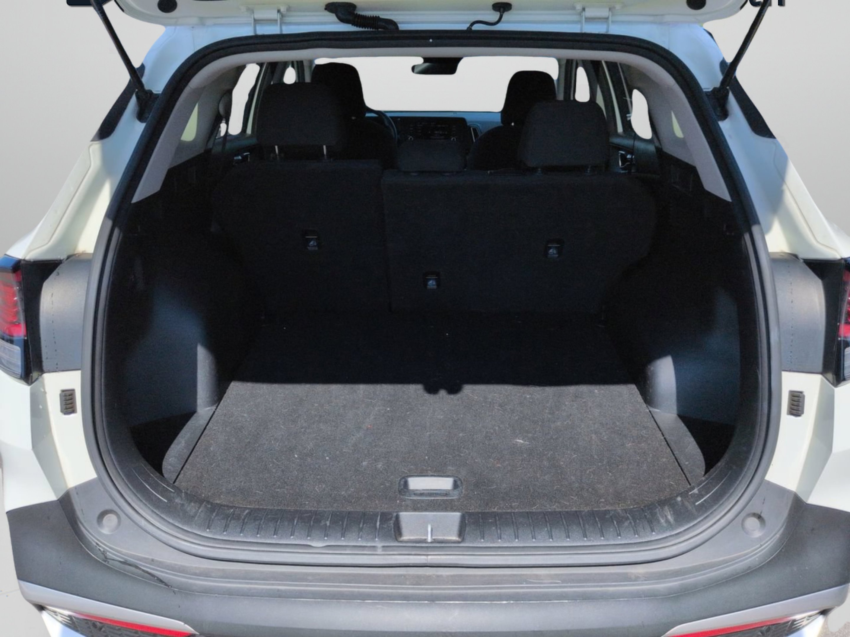 Certified Used 2023 Snow White Pearl Kia LX image 10