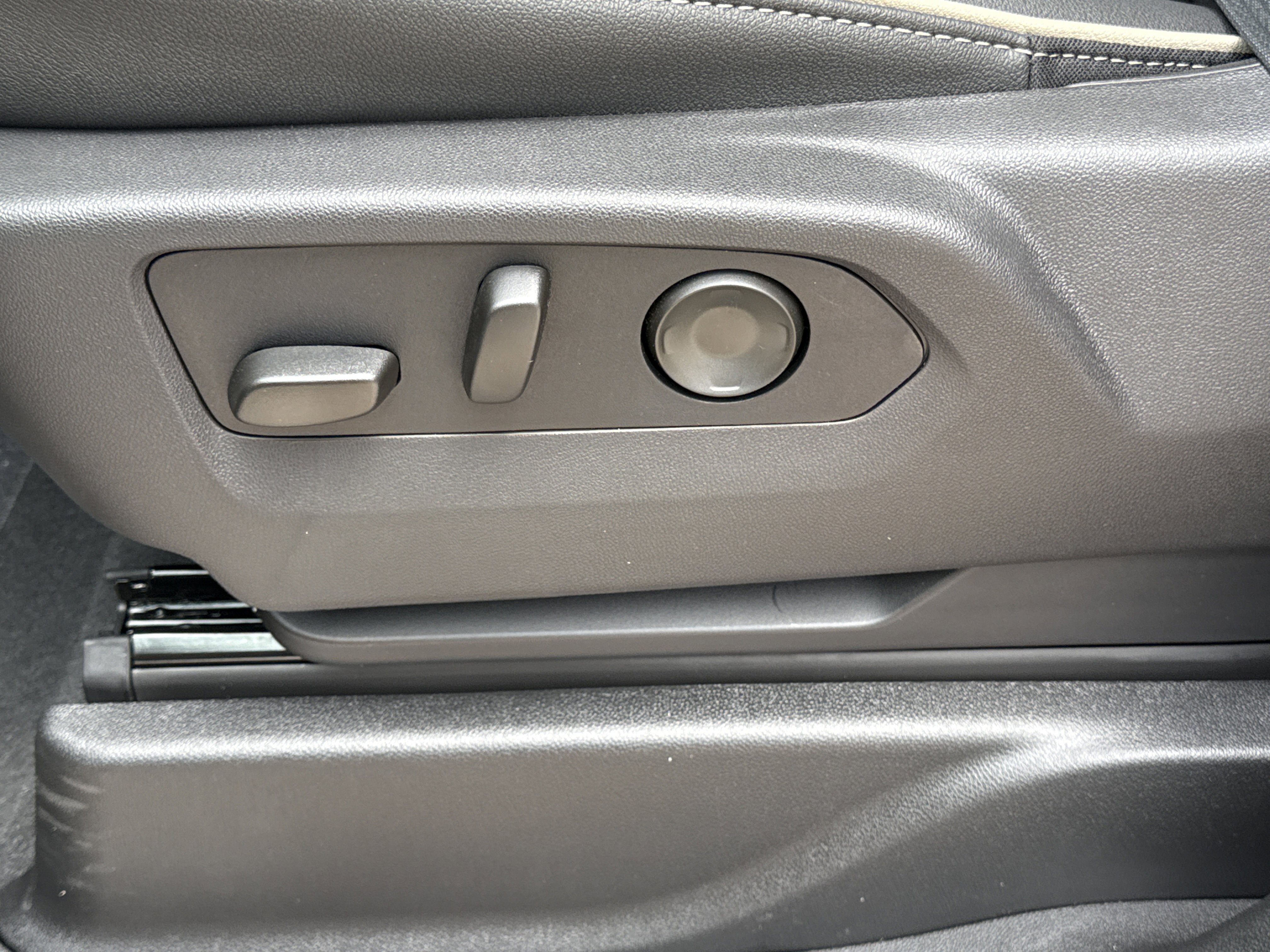 2026 Chevrolet Suburban Premier - Photo 19