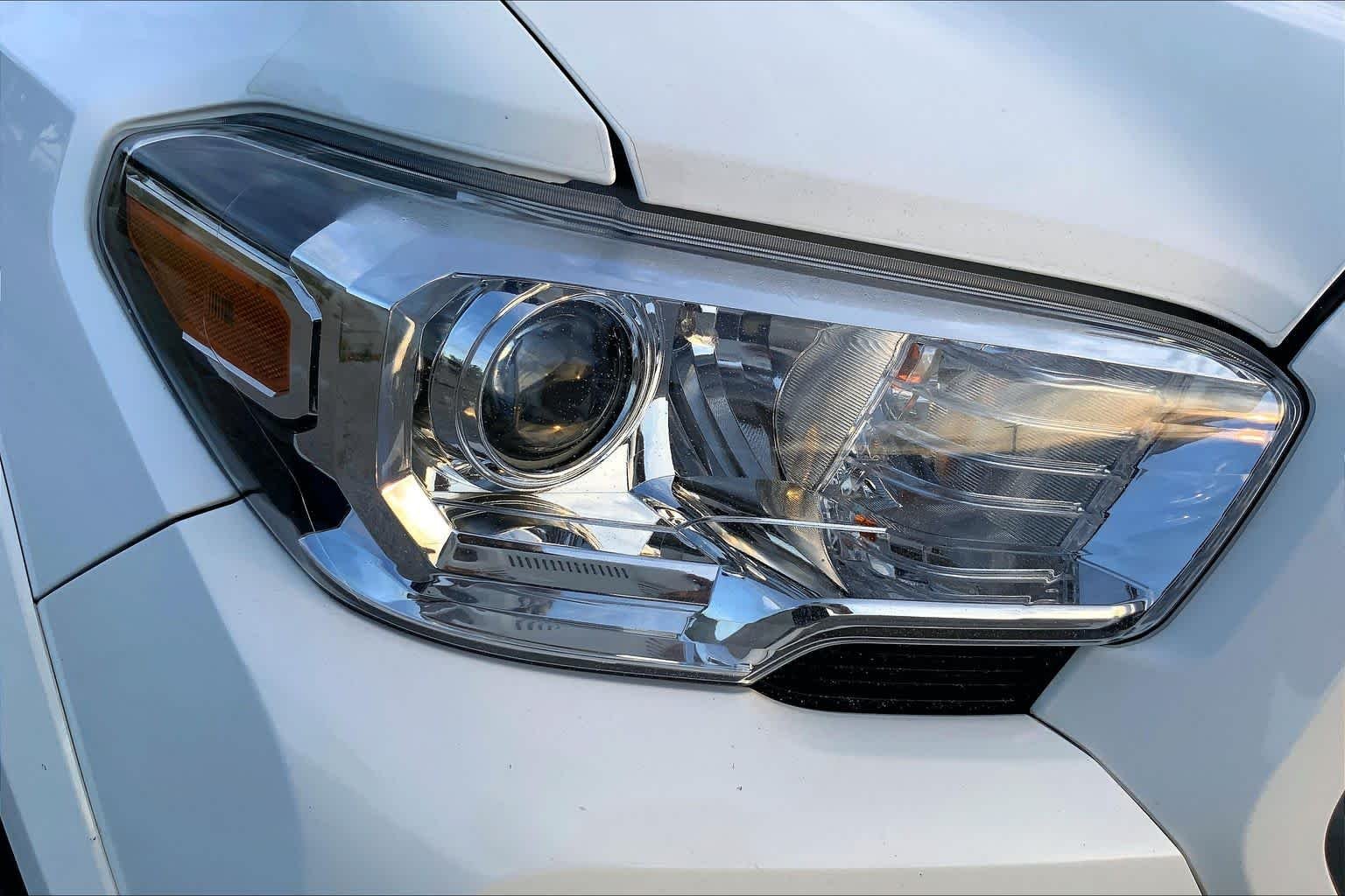 Used 2023 Ice Cap Toyota SR5 image 27