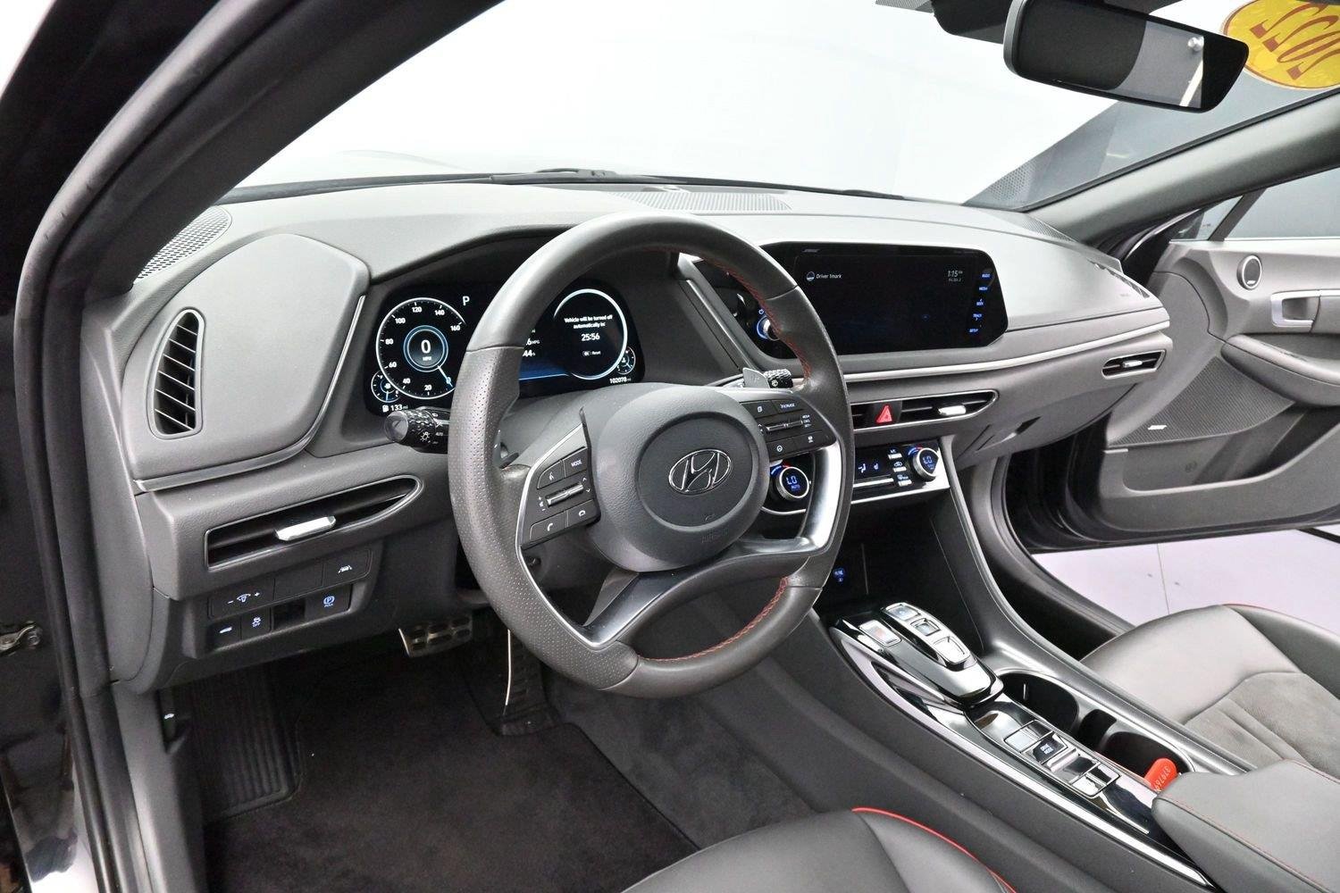 Used 2022 Phantom Black Hyundai SEL Plus image 15
