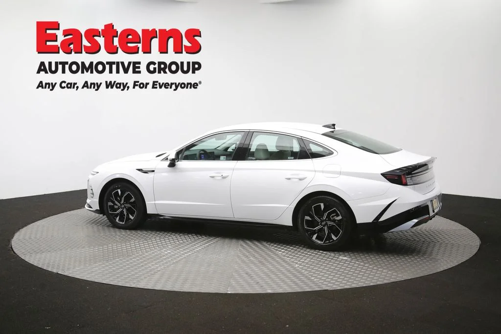 Used 2025 White Hyundai SEL image 62