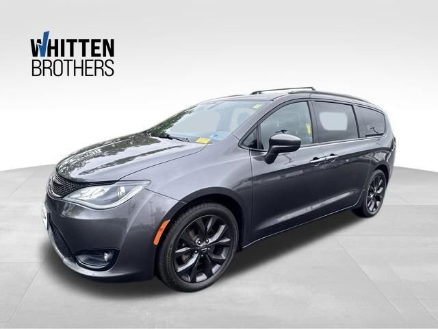 2020 Chrysler Pacifica Touring's photo