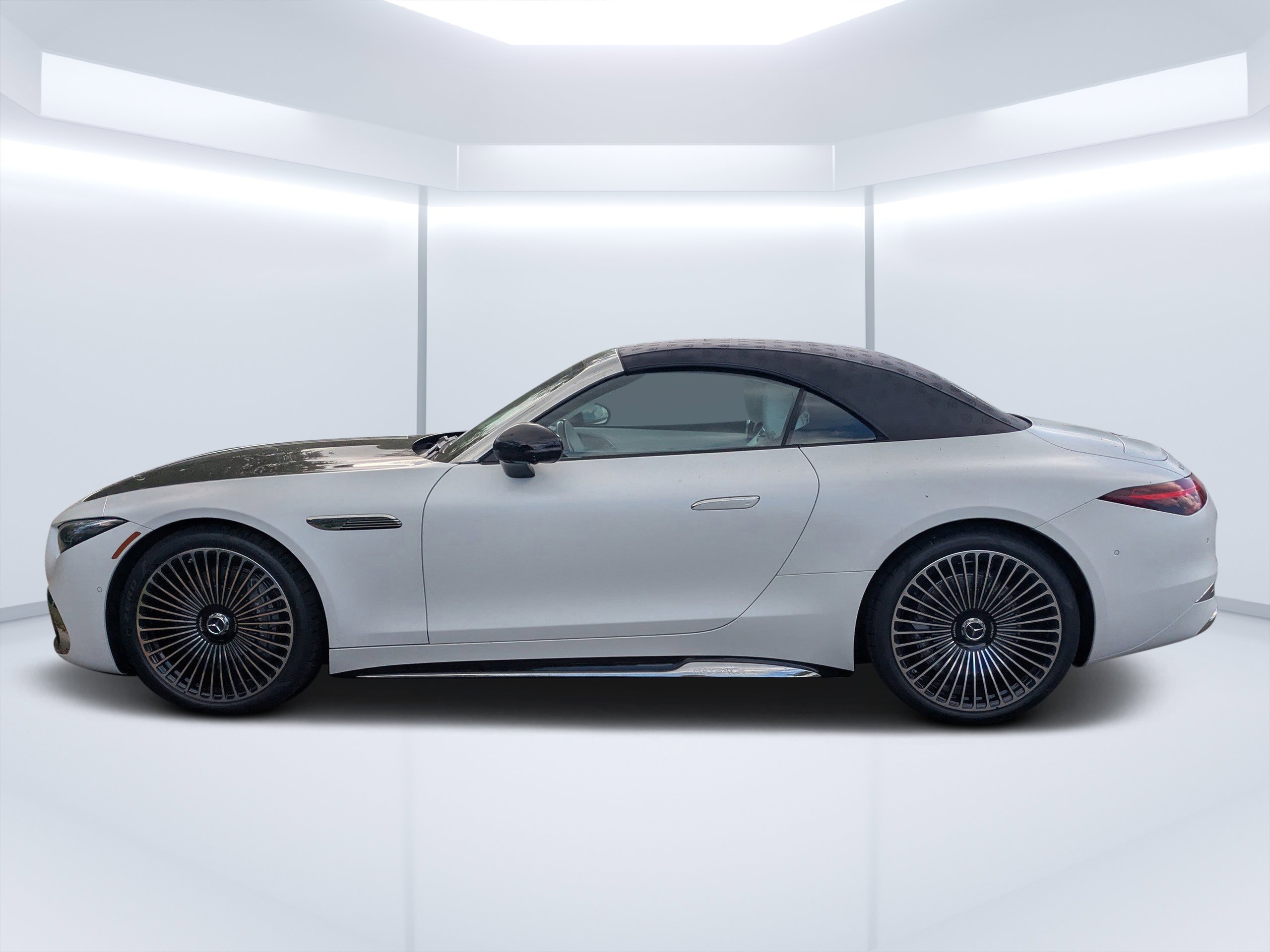 New 2026 MANUFAKTUR moonlight white magno (White Ambiance) Mercedes-Benz Maybach SL 680 Monogram Series image 9