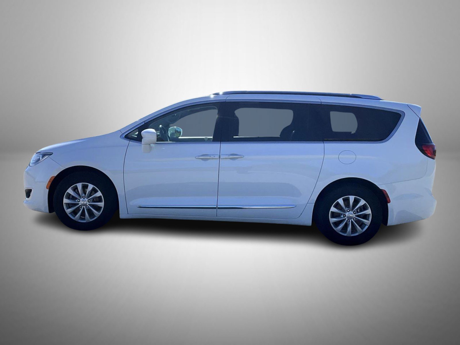 Used 2018 White Chrysler Touring L Plus image 8
