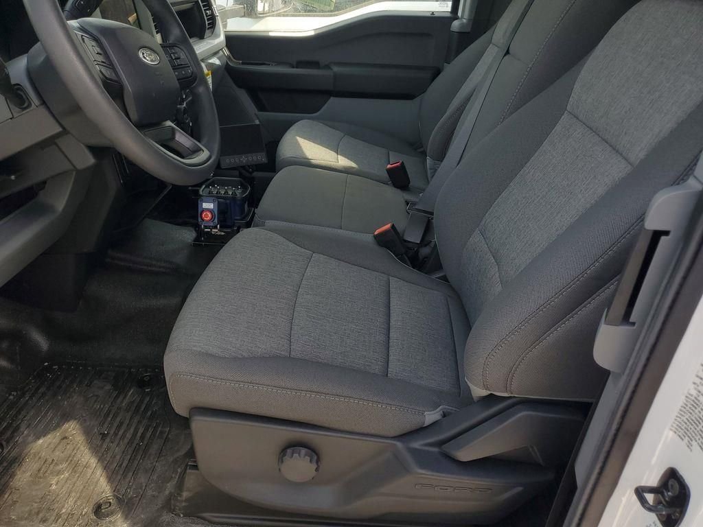 New 2025 Oxford White Ford F-550® XL image 6