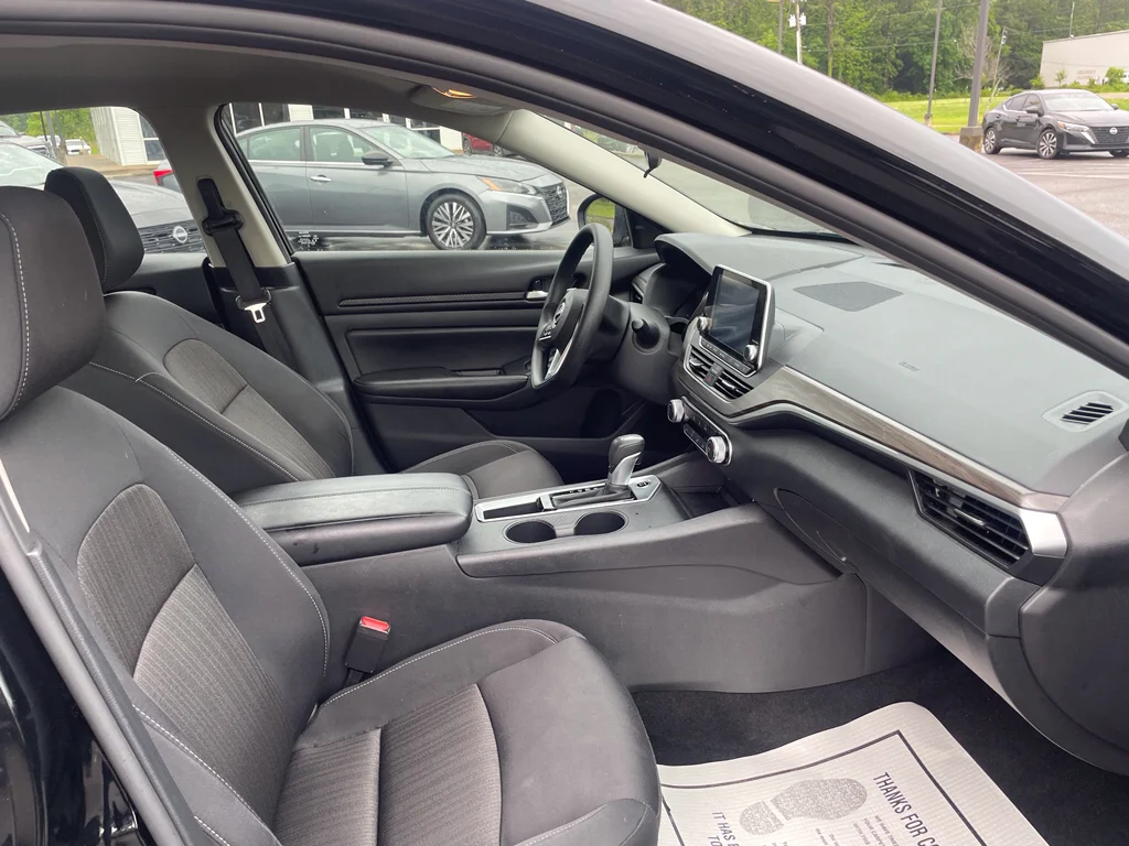 2025 Nissan Altima SV - Photo 11