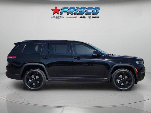 New 2025 Diamond Black Crystal Pearl-Coat Exterior Paint Jeep Limited image 8