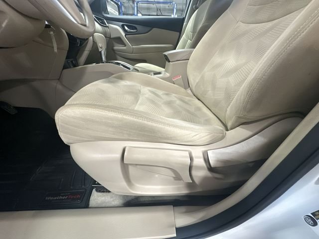 Used 2015 Glacier White Nissan S image 18