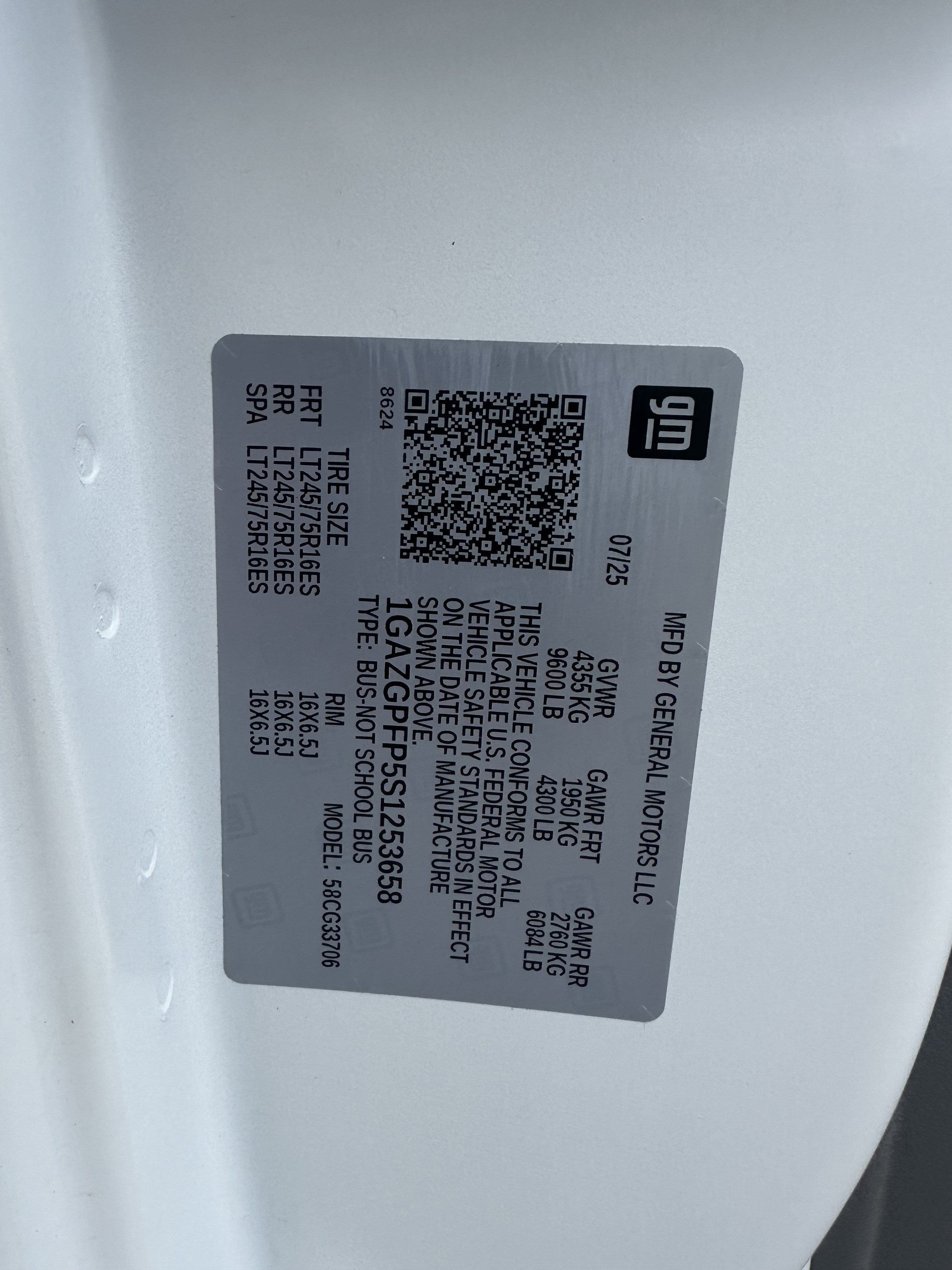 Used 2025 Summit White Chevrolet LT image 27