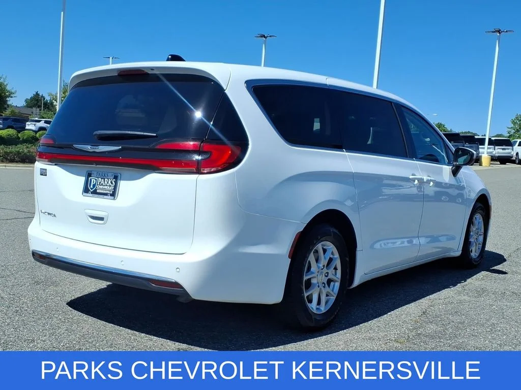 Used 2023 White Chrysler Touring L image 4