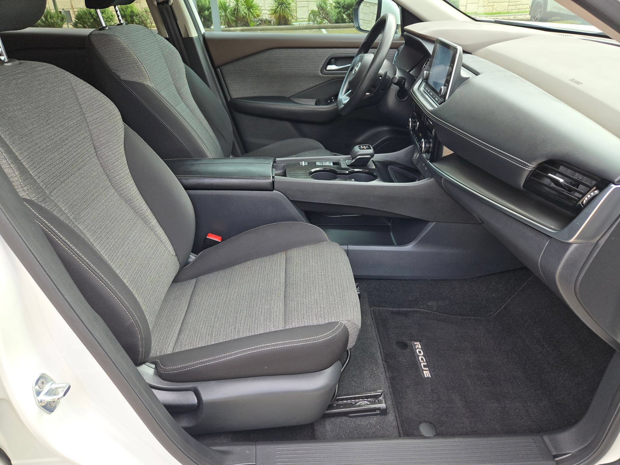 Used 2022 Pearl White Tricoat Nissan SV image 27