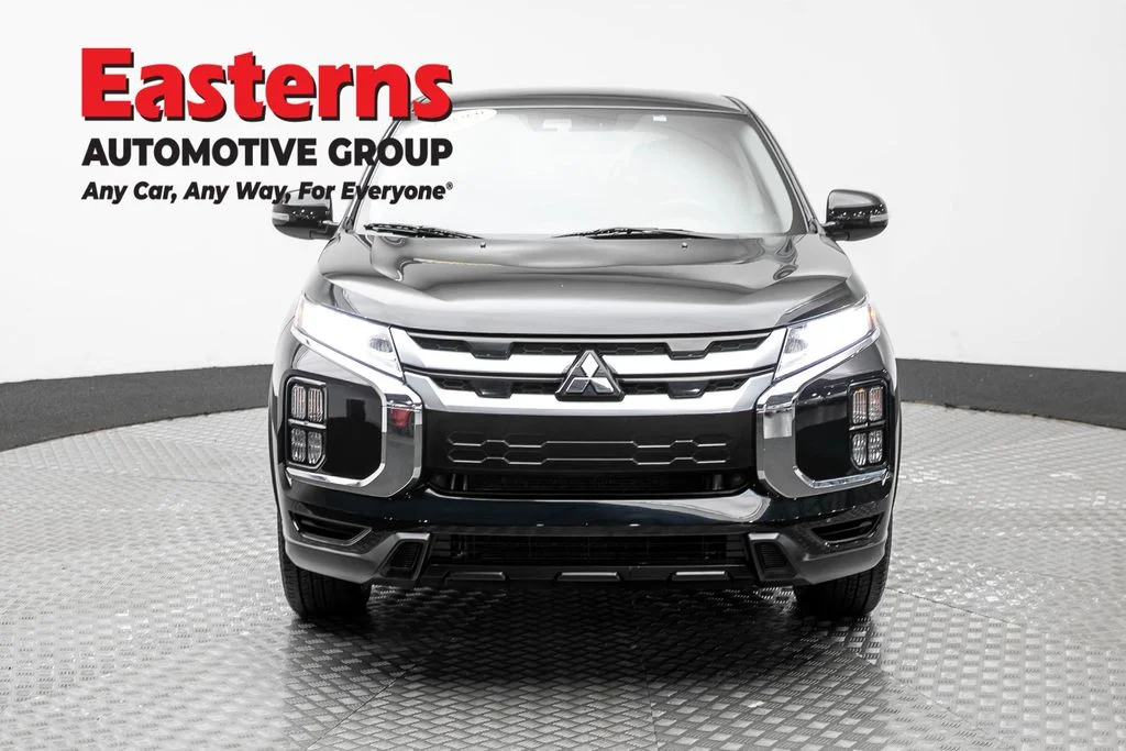 Used 2023 Black Mitsubishi 2.0 SE image 2
