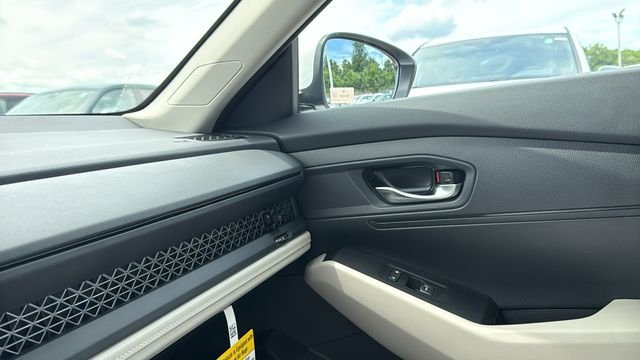 New 2026 Platinum White Pearl Honda LX image 18