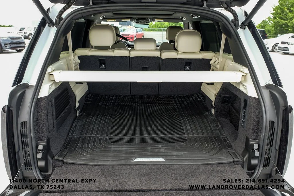 New 2026 Fuji White Land Rover SE image 56