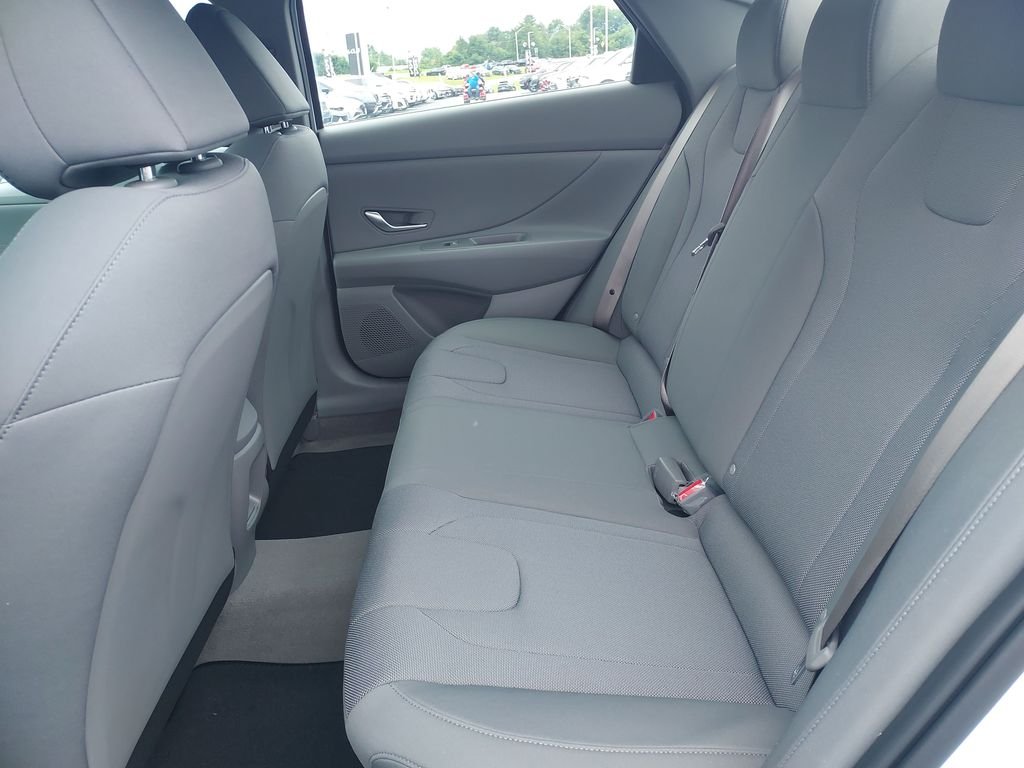New 2026 White Hyundai SE image 22