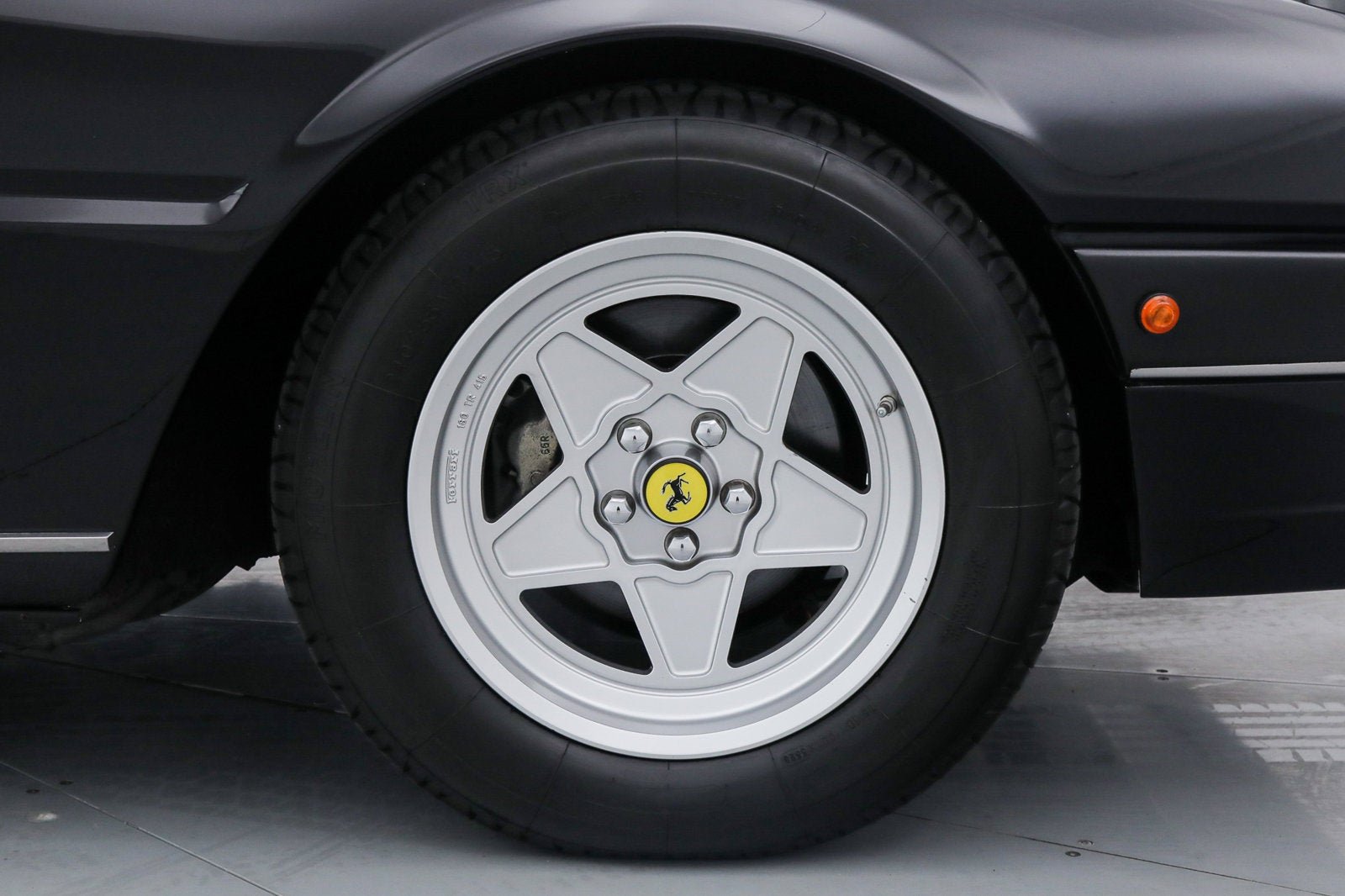 Used 1983 Nero Ferrari  image 39