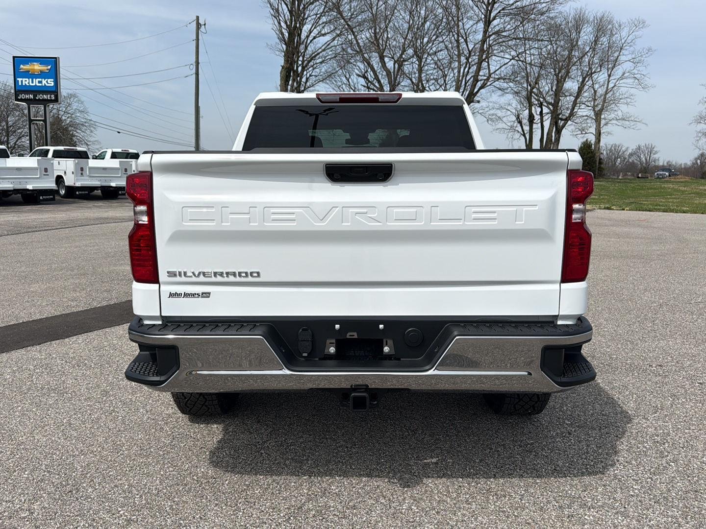 New 2026 Summit White Chevrolet WT image 14