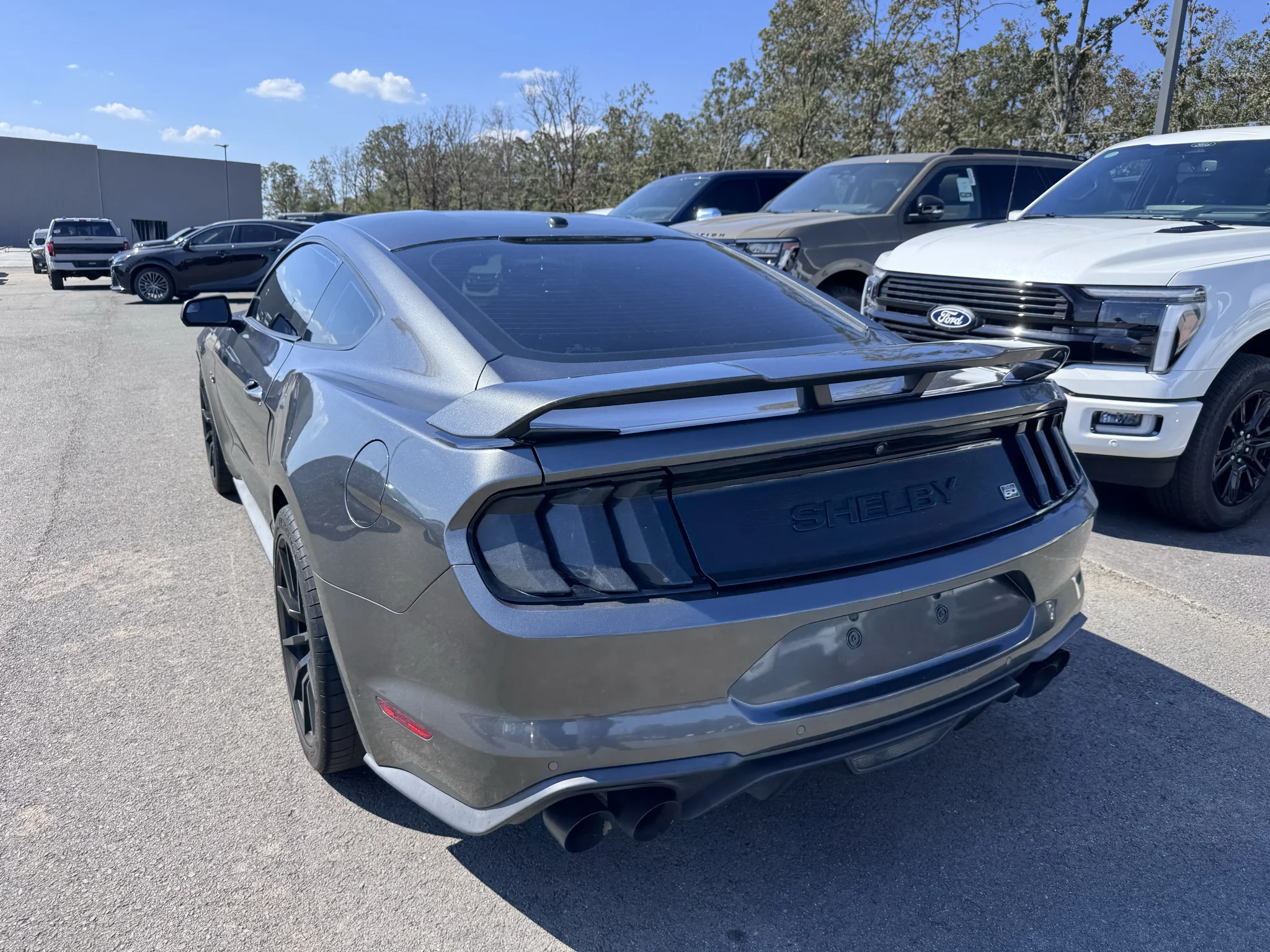 Used 2019 Magnetic Metallic Ford GT image 7