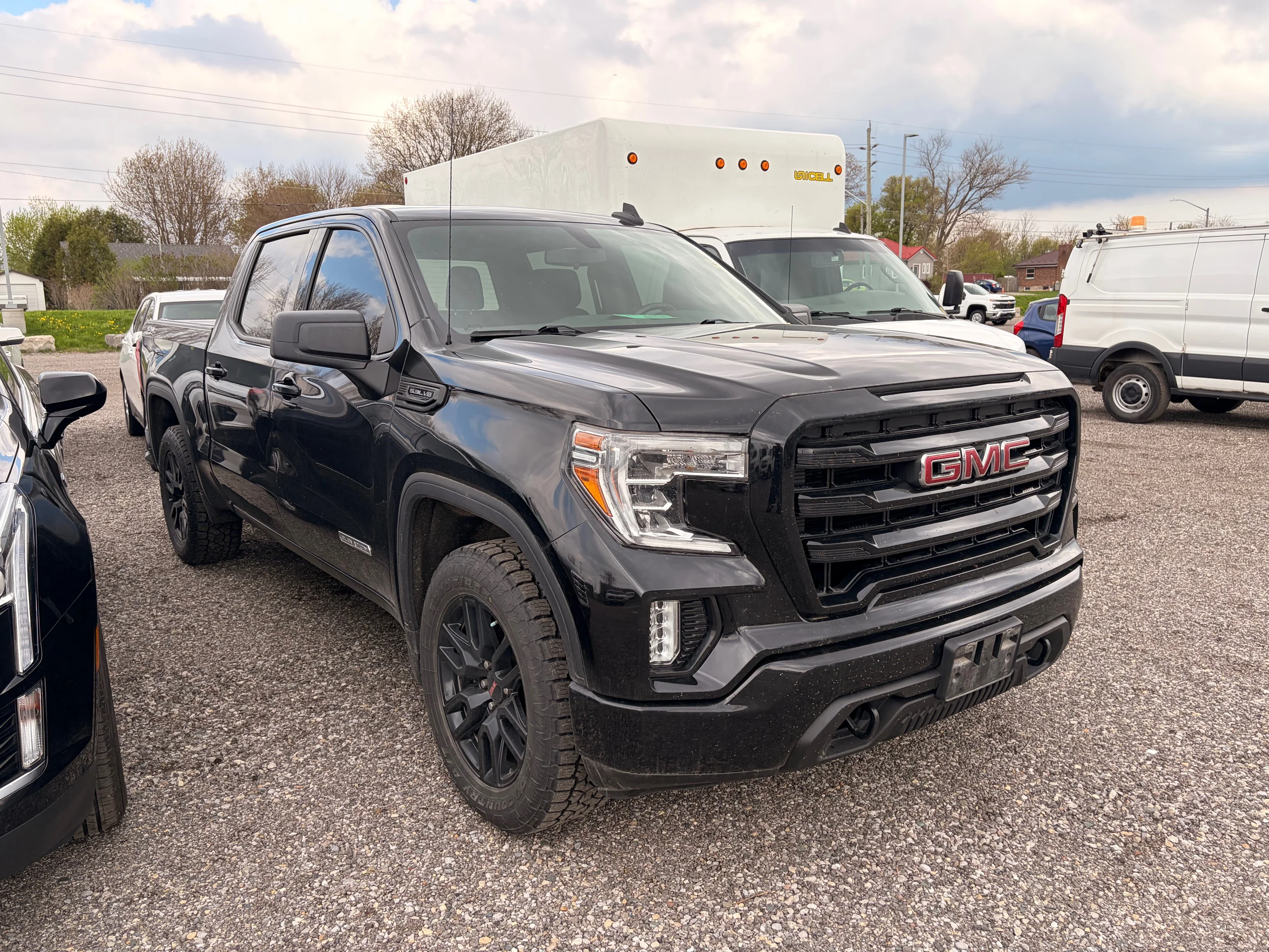 Used 2021  GMC Elevation image 2