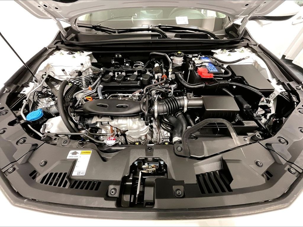 Used 2025 White Honda LX image 28