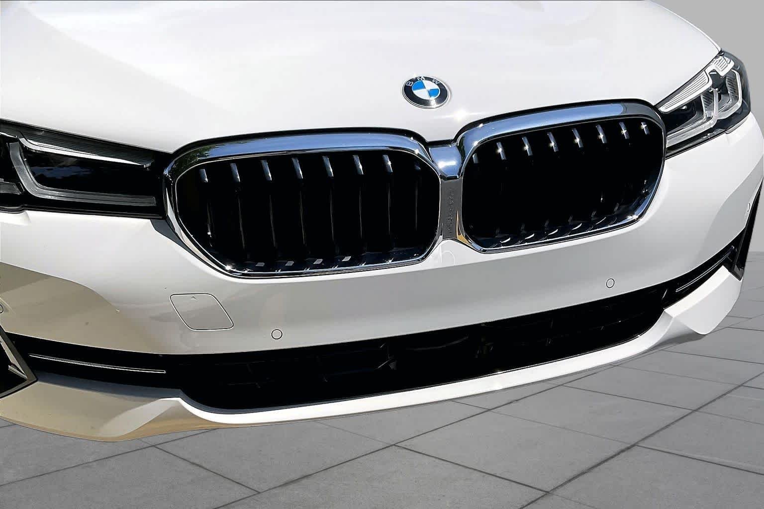 Used 2023 Alpine White BMW 530i xDrive image 31